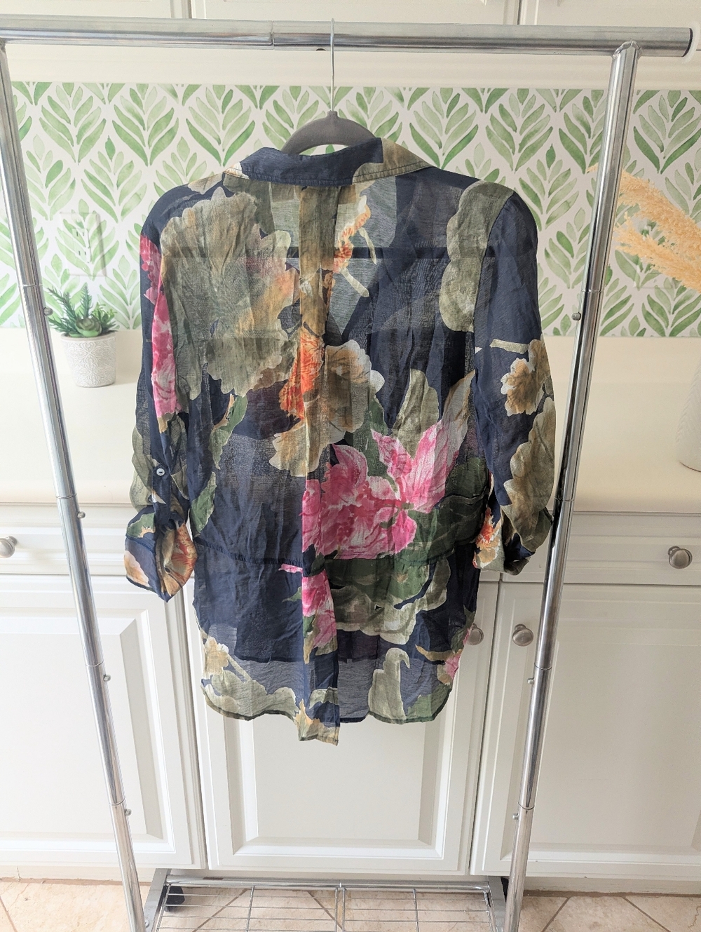 Lightweight Dark Navy Floral Button-Up Shirt Life Style Sheer Lightweight Medium - Picture 4 of 8